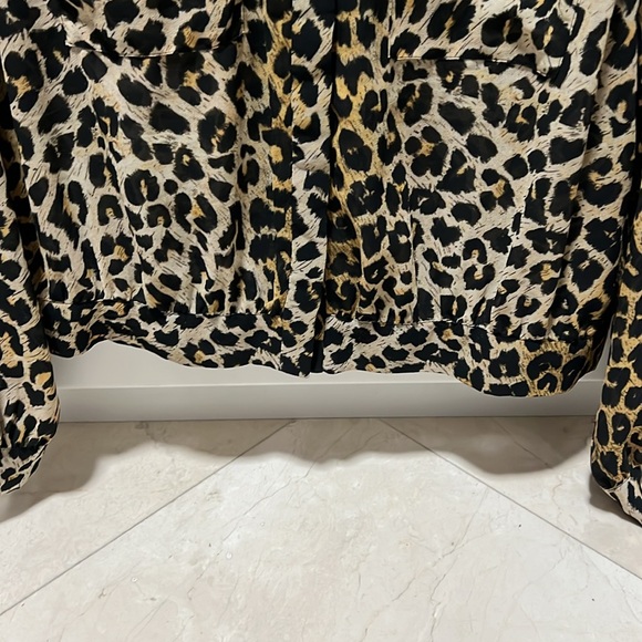 ALLSAINTS- Leopard collared, buttoned w covered placket & front pockets 🐆 - Picture 3 of 7